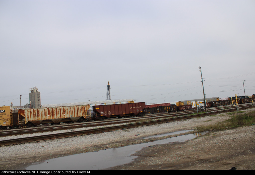 CSX MOW gondolas 